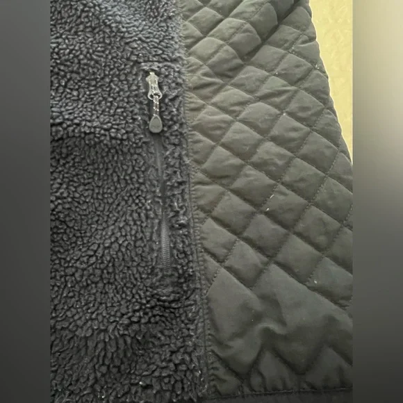 Vineyard Vines Black Fleece Vest - Picture 3 of 9